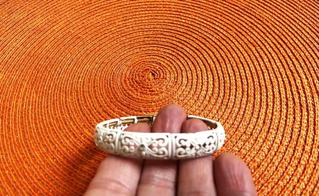 Náramok v dizajne čipky, 