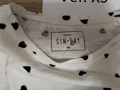 Biele tričko zo srdiečkami veľ. xs, sinsay,xs