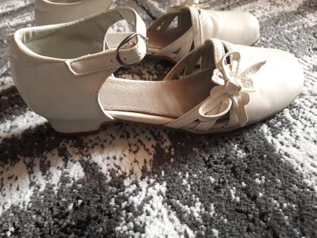 Dievčenské topánky, 33