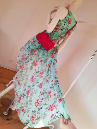 Asymetrické rozviate šaty, xs