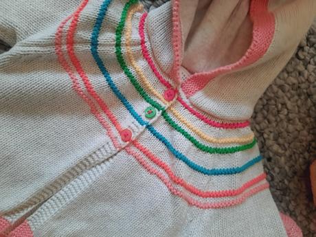 Svetríky s brmbolcami, next,62