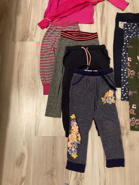 Mix oblečenia nohavice v98/104, 104–116