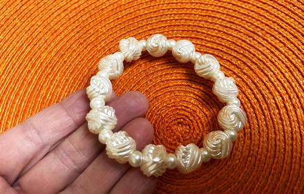 Perleťový náramok, 