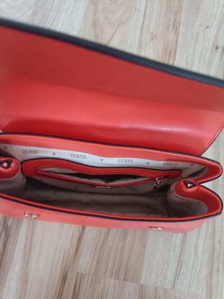 Kabelka, guess