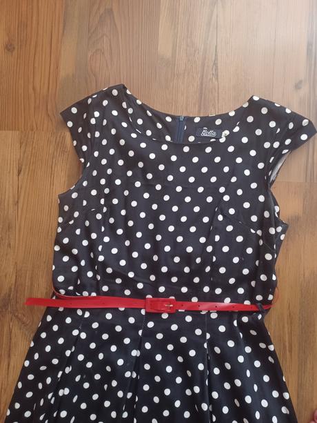 Bodkované šaty, 44