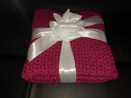 Deka pre novorodencov je tmavo ružová, 