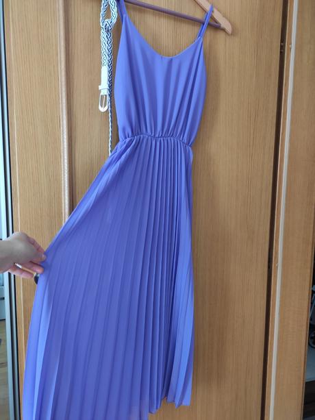 Krásne fialové šaty, 