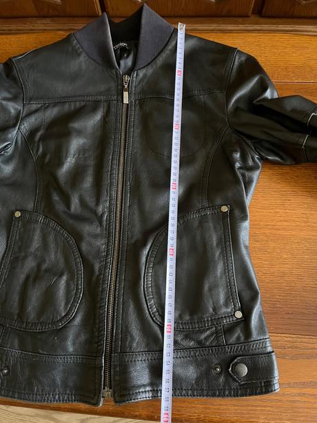 Kožená bunda motivi, s