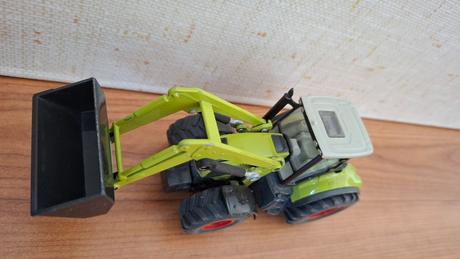 Traktor farmer siku,