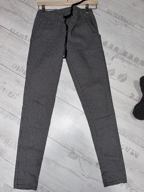 Damske nohavice a leginy, m