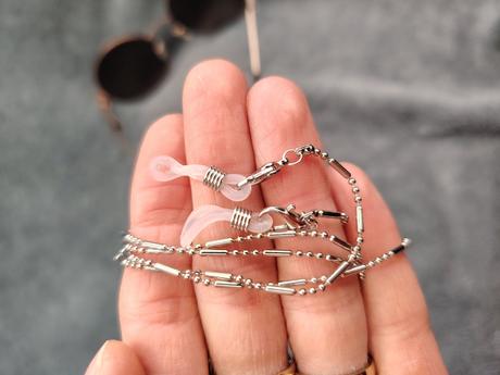 Strieborná ozdobná šnúrka na okuliare, 