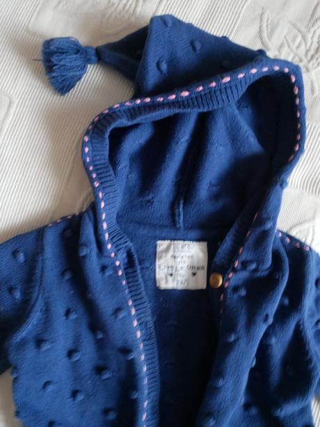 Pletený guličkový vyšívaný svetrík s kapucnou, f&f,92