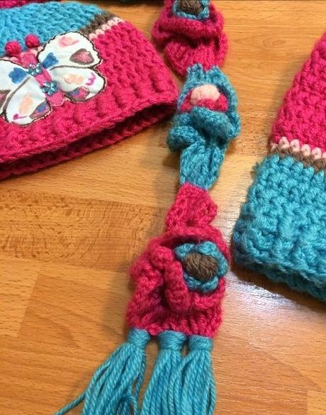 Čiapka + šál + štucky, 98