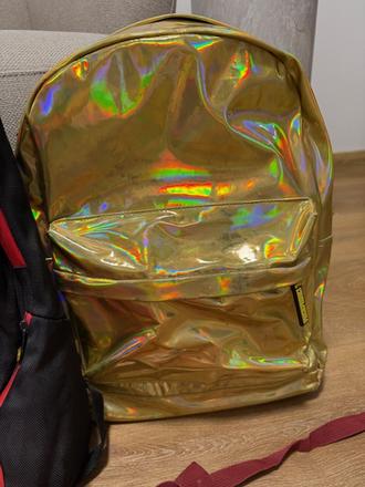 Ruksak zlatej farby,