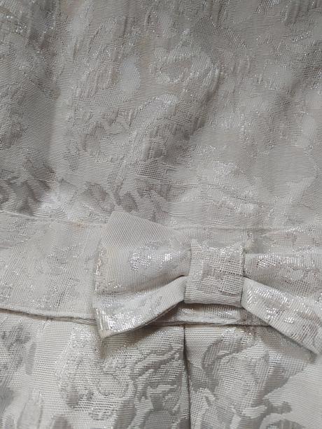 Slávnostné šaty, 98