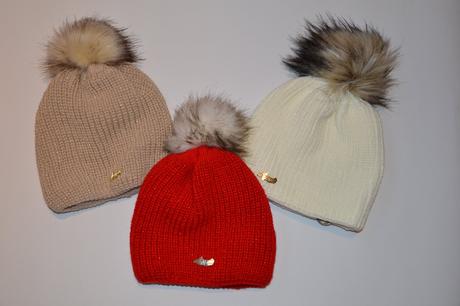 Čiapočka s pravým jemným brmbolcom, <50 - 158