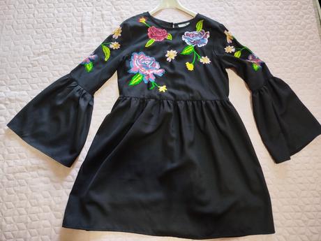 Šaty s vyšívanými kvetmi, m