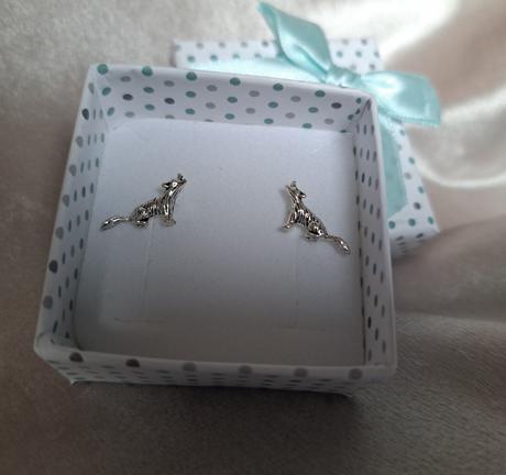 Strieborné náušnice vlk,