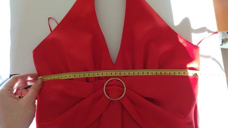 Červené spoločenské šaty, l