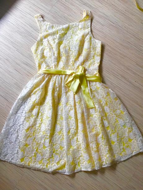 Krasne cipkovane saty jessica howard, m