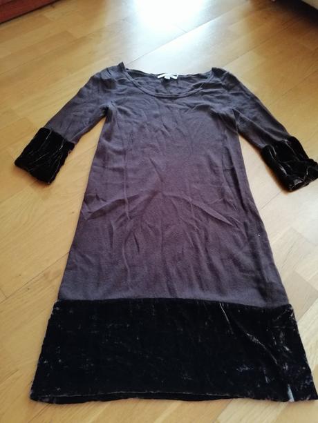 Hnedé šaty so zamatovým okrajom, 36