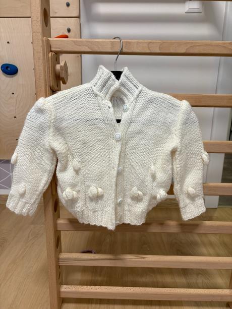 Biely sveter na gombiky handmade, 98