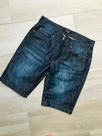 Perfektné riflové kraťasy, 40