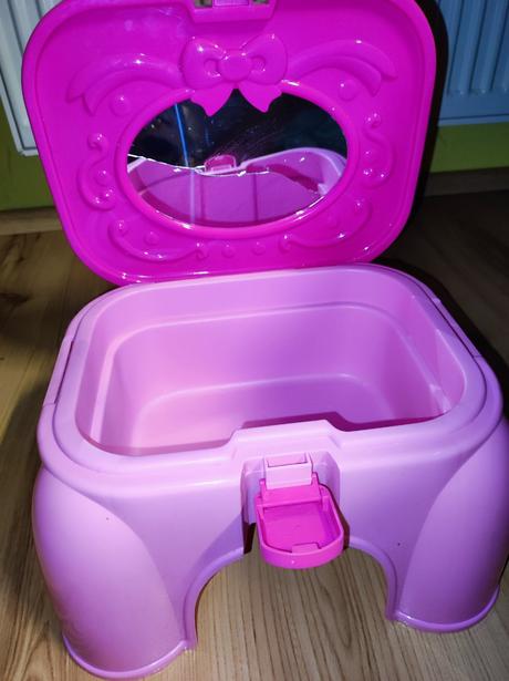 Stolček alebo kufrík pre bábiky, 
