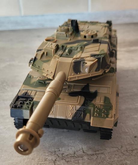 Vojenský tank,