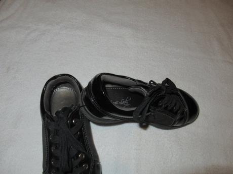 Čierne lakované topánky, 32