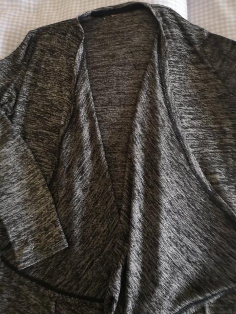 Zavinovaci kardigan, 128