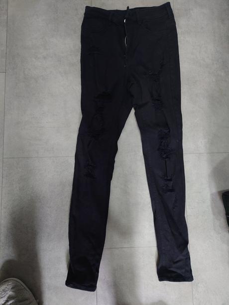 Potrhané čierne džíny, h&m,40
