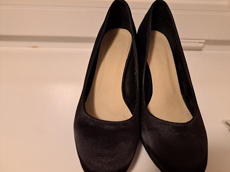 Čierne lodičky, 38