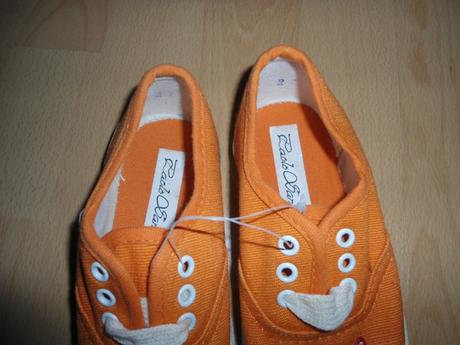 Oranzove vysivane cvicky, 27