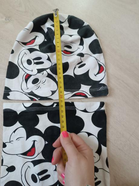 Nákrčník a čiapka mickey, 116