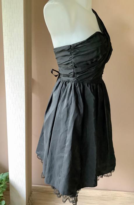 Krasne saty redgering, s