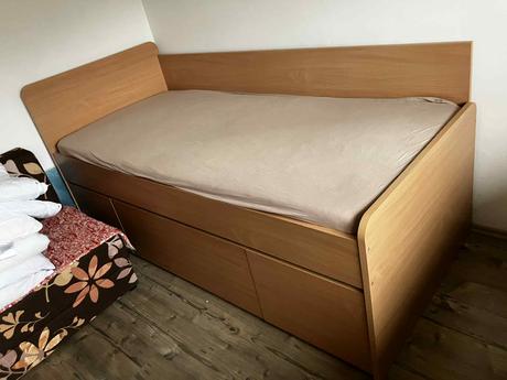 Jednoložková posteľ,