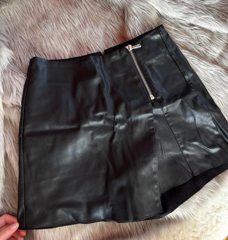 Koženkové kraťasy, bershka,xs