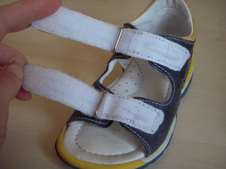 Celokožené sandálky, 22