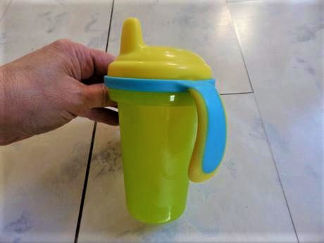 Hrnček s násadkou a rúčkami,