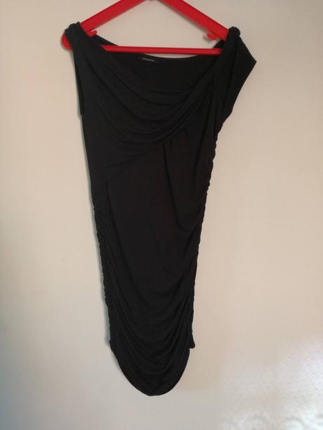 Čierne elegantné šaty s mašľou vzadu, s