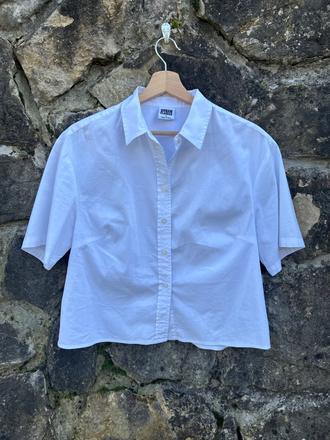 Krátka biela blúzka, s