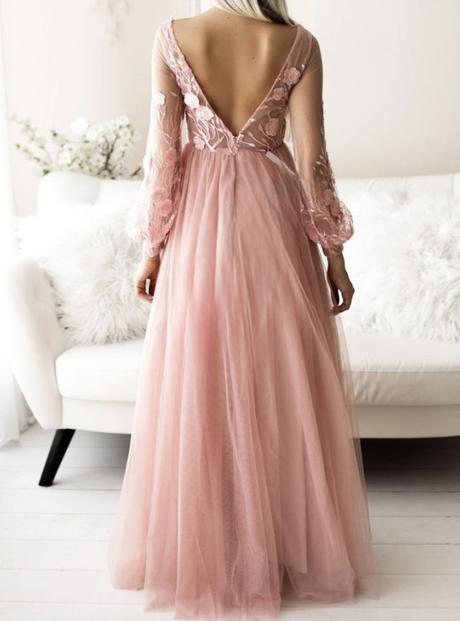 Púdrovo ružové šaty s vyšívanými vzormi a dlhými, m