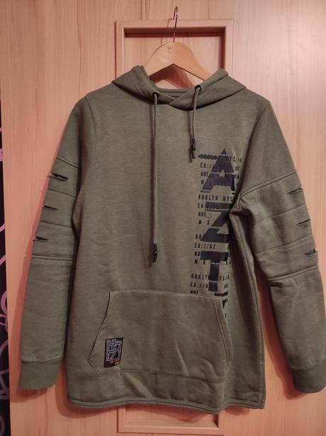 Mikina, chapter young,s