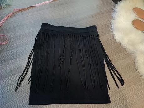 Čierna sukňa so strapcami veľ. m, m