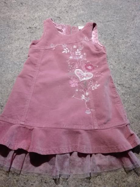 Menčestrové šatočky, 104