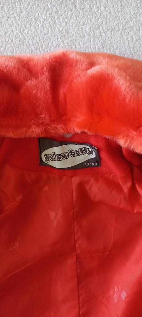 Červený kabátik, 92