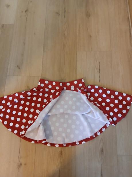 Bodkovaná suknička od 140 po 158, 146