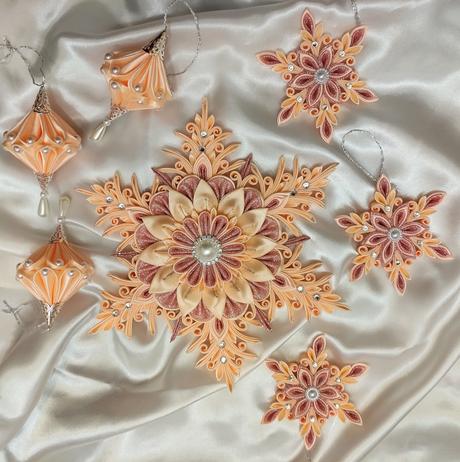 Vianočný saténový cencúľ, 