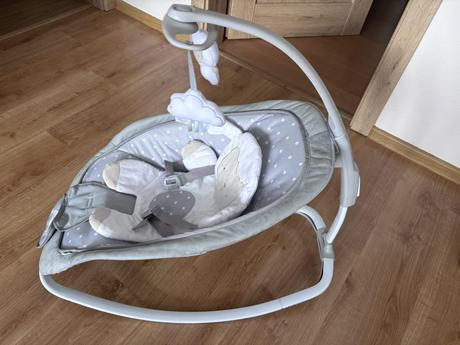 Ingenuity hojdačka vibrujúca s melódiou cuddle lam, 